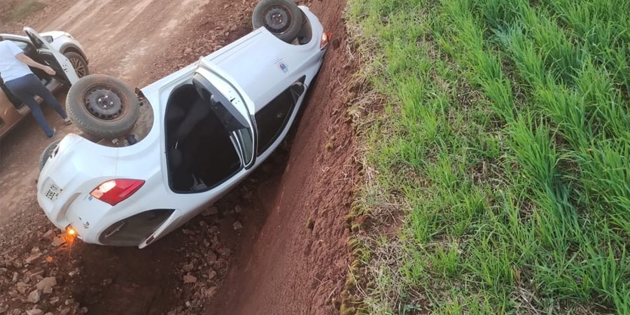 Carro Capota socorrendo arbitro agredido